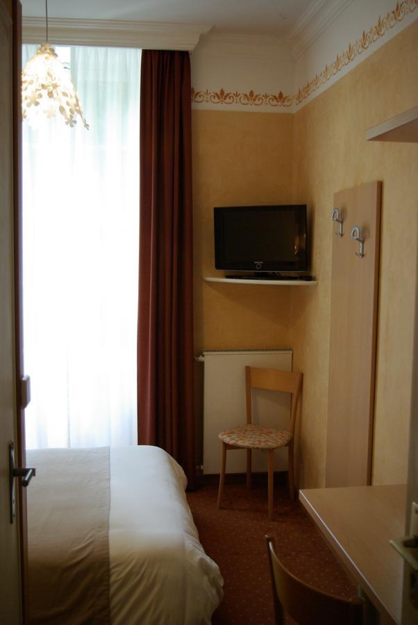 Le Mirval Hotel La Brigue Exterior photo