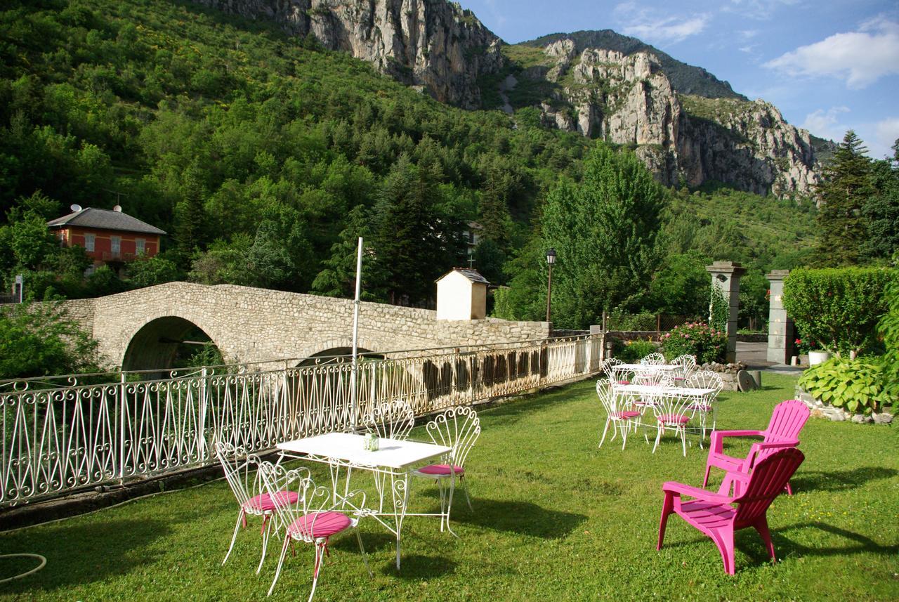 Le Mirval Hotel La Brigue Exterior photo
